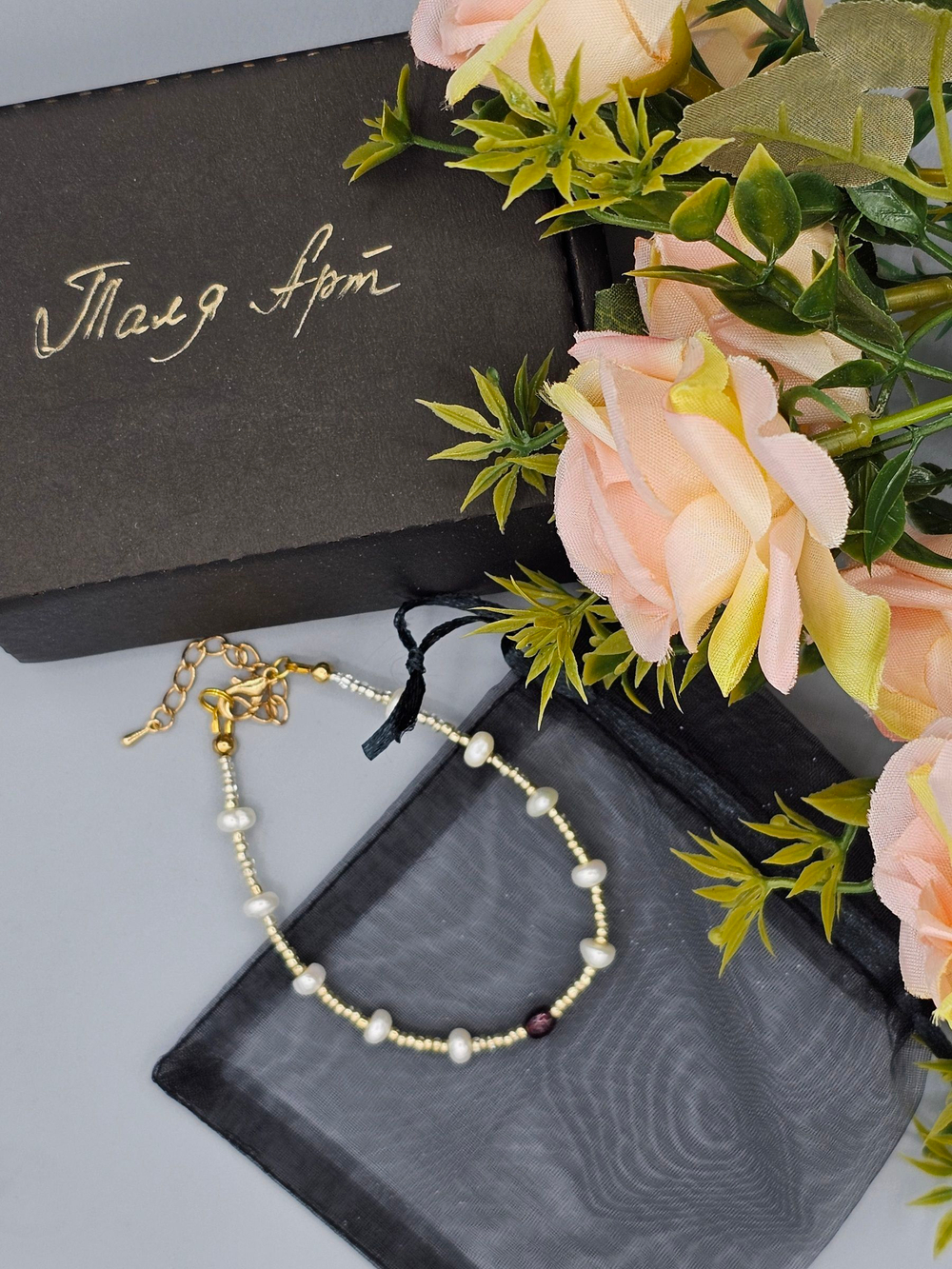 Браслет из натурального камня, авторская работа из Жемчуга и Граната "Гранат и жемчуг"