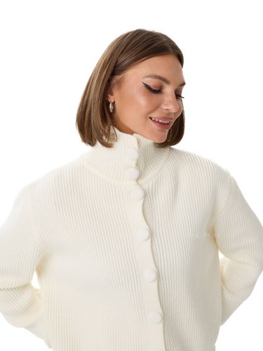 Молочный кардиган в рубчик на пуговицах