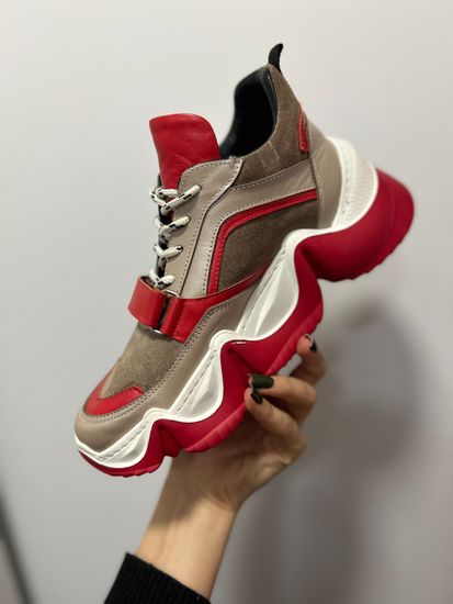 Кроссовки женские