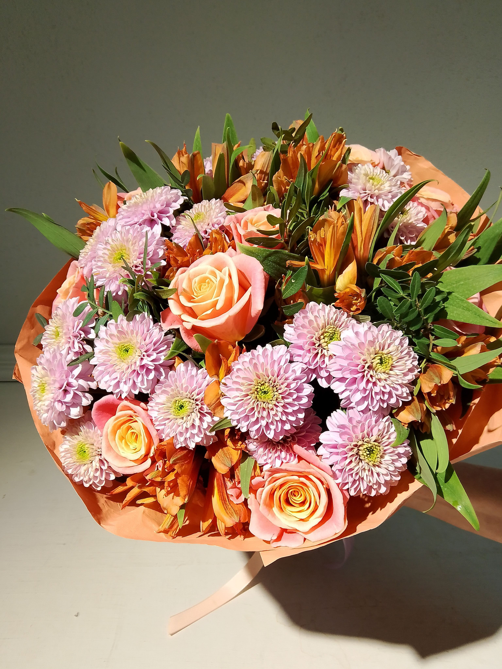 Букет из хризантем и альстромерии (С0033)