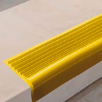 Угловая самоклеящаяся противоскользящая накладка на ступени