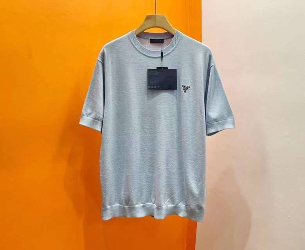 Футболка Prada