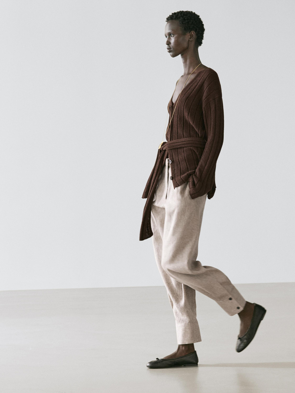 Massimo Dutti Брюки костюмные с пряжкой, бежевый