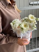 Цветочная композиция в бело-кремовой гамме