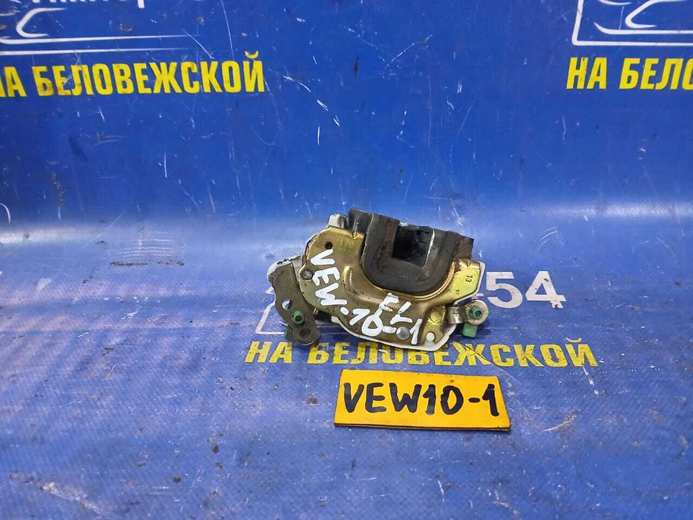 Замок двери передней левой NISSAN AVENIR 1997