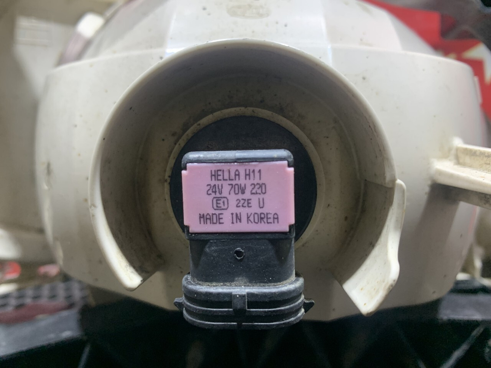 Фара противотуманная левая 2021г