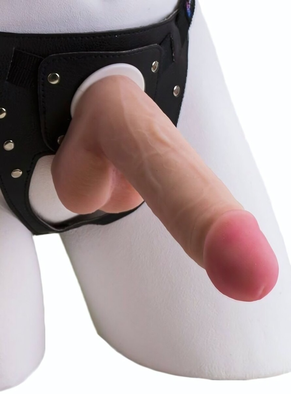 Страпон в подарочной упаковке: трусики с плугом и фаллоимитатор-насадка - 16 см. (Цвет: телесный)