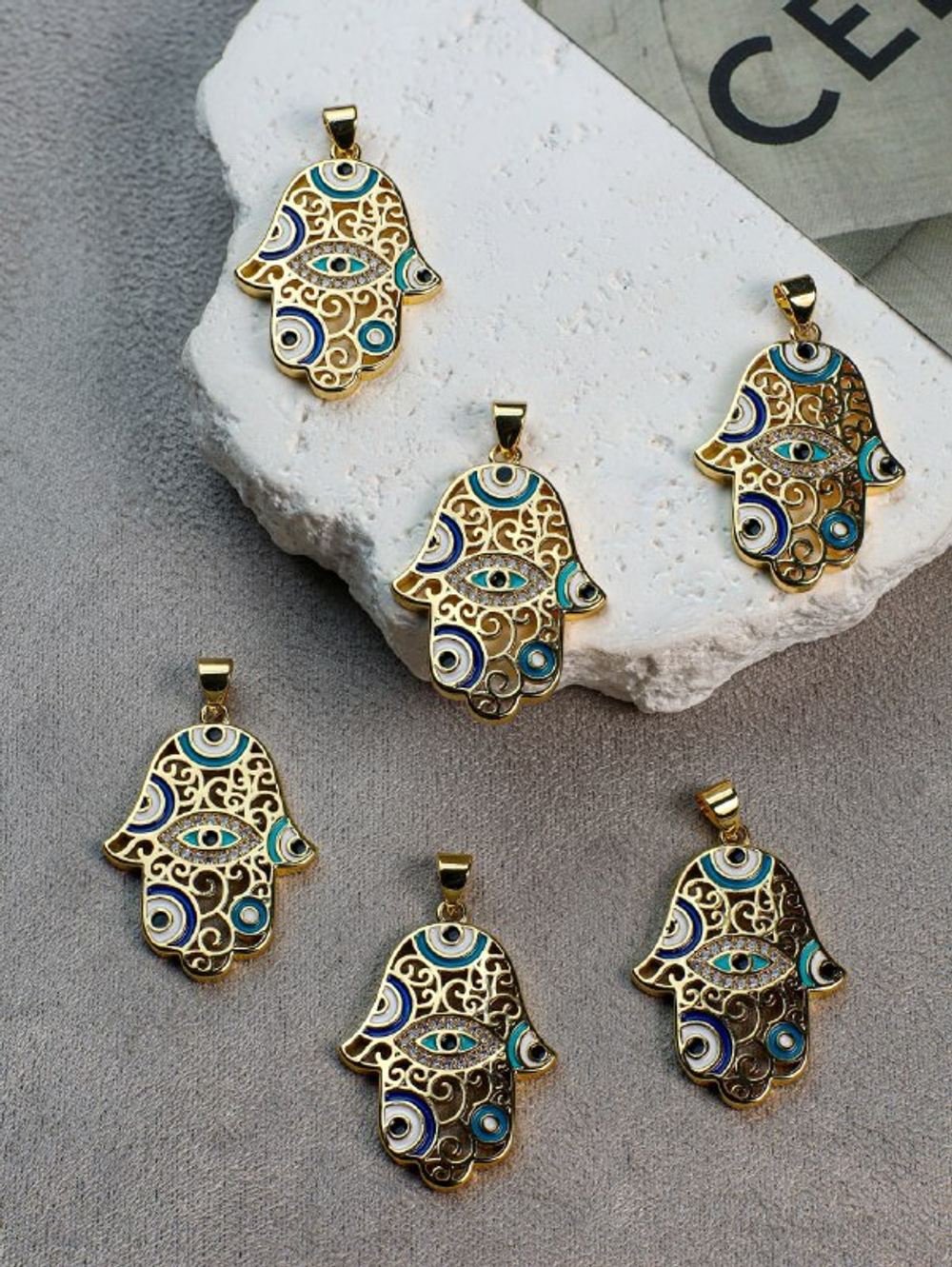 Подвеска "Рука Фатимы" 30*20 мм с фианитами, эмаль, позолота 14k