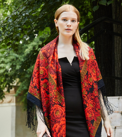 Платок из уплотненной шерстяной ткани