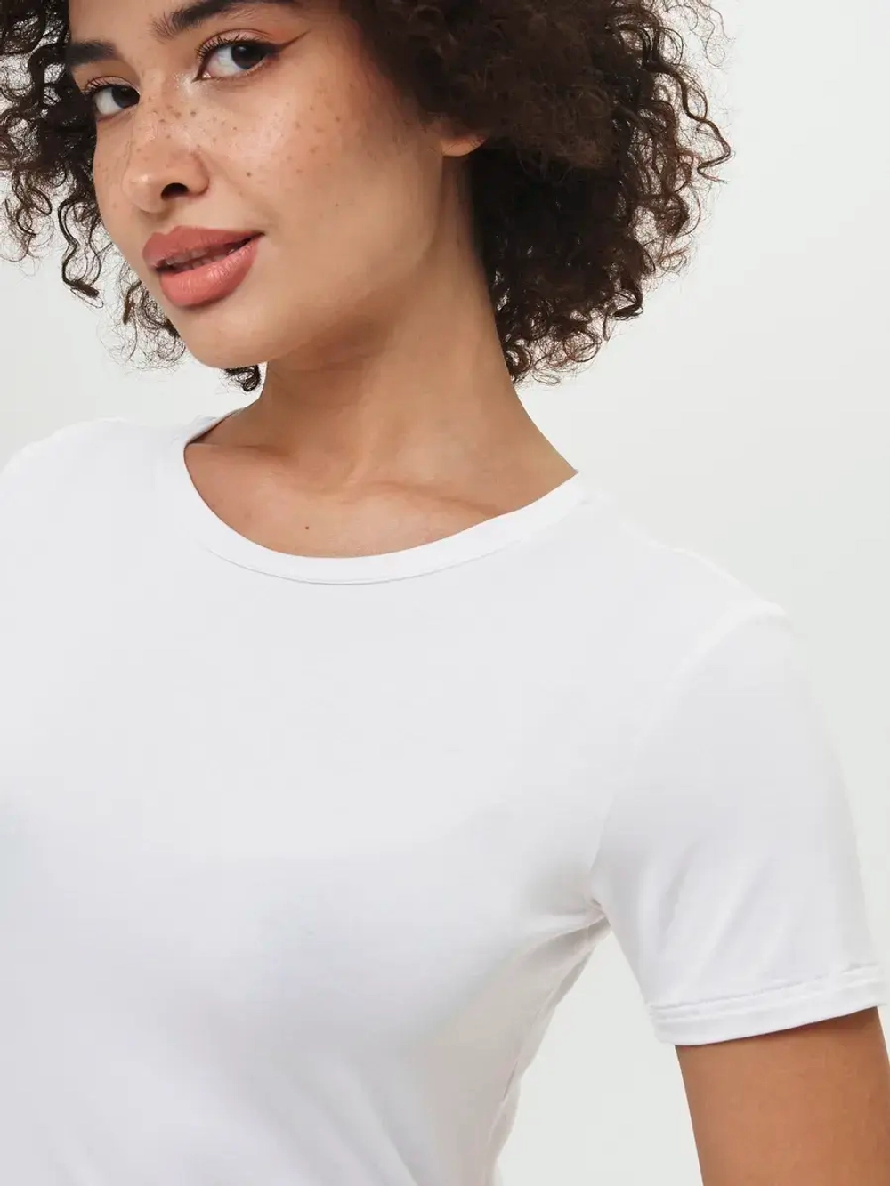 Футболка облегающая однотонная