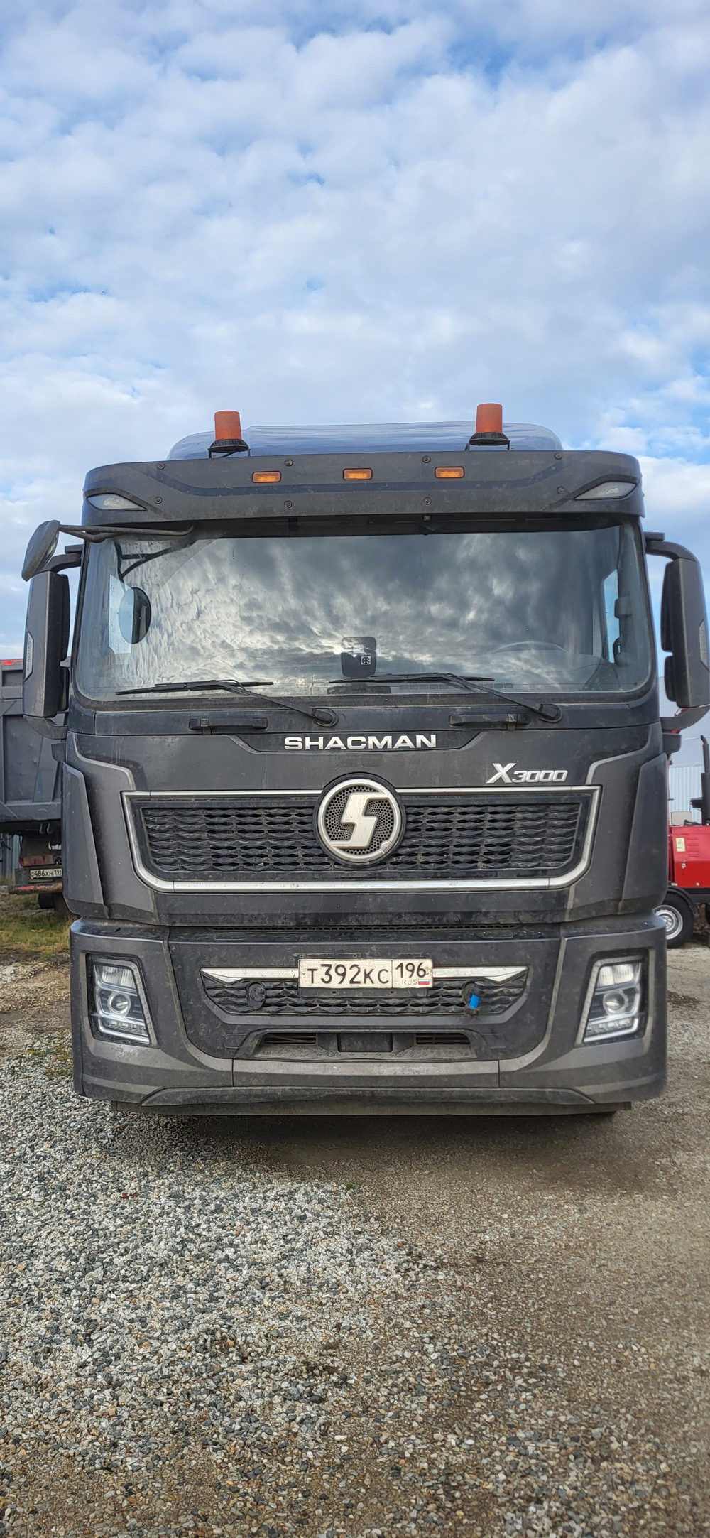 Shacman (Shaanxi) SX* 4x2 Седельный тягач SX418853381 (Дизельный, 12,5 л, 544 л.с., АТ)