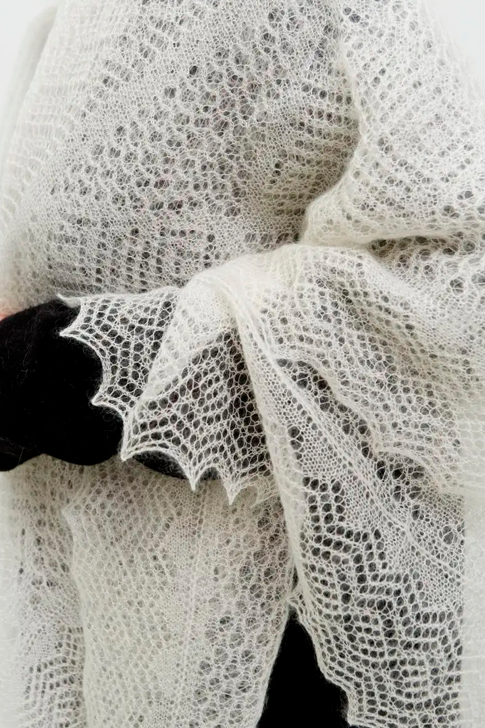 Оренбургский пуховый платок с шелком АШ140-02 экрю