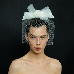 Вуаль круглая с бантом из шелка