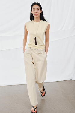 ZARA ХЛОПКОВАЯ ФУТБОЛКА, ПАСТЕЛЬНО-ЖЕЛТЫЙ