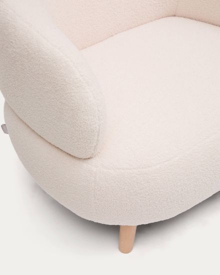 Кресло Luisa из экрю-букле с ножками из массива бука, 90 см Испания La Forma