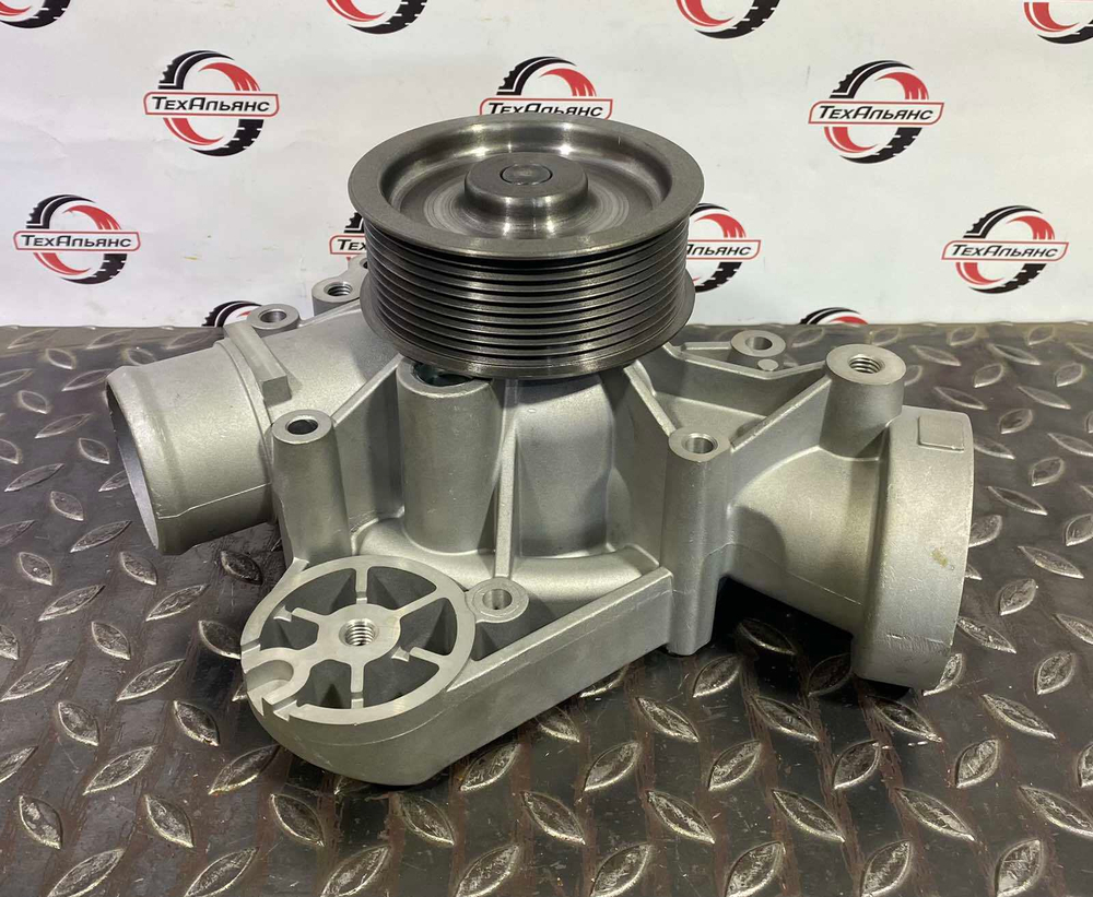 Водяная помпа VOE21733610