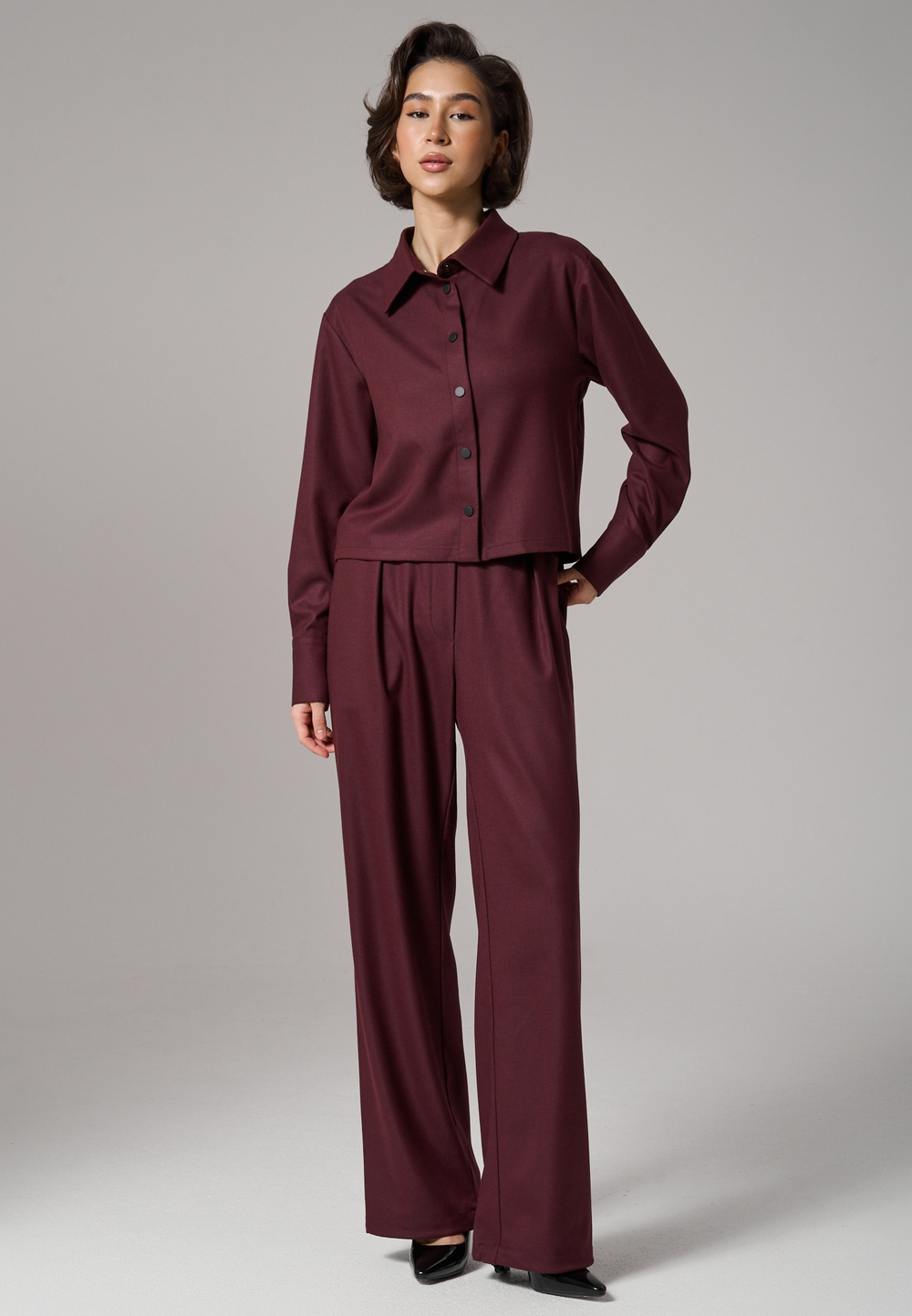 Брюки с поясом на резинке бордовые