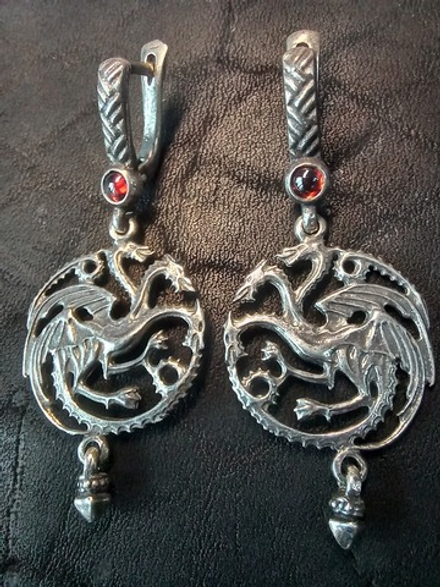 Серьги. Герб Таргариенов