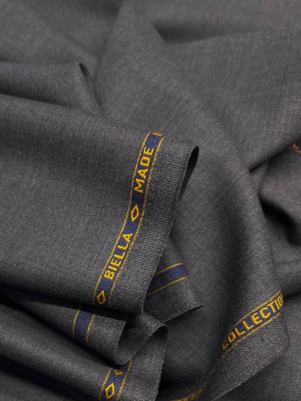 Шерсть костюмно-плательная super 140`s графитовая