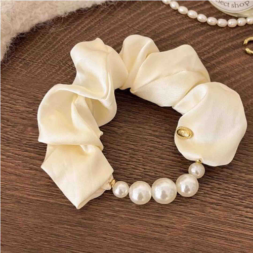 Резинка для волос с бусинами