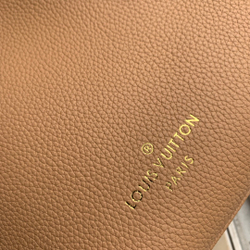Louis Vuitton On My Side MM
