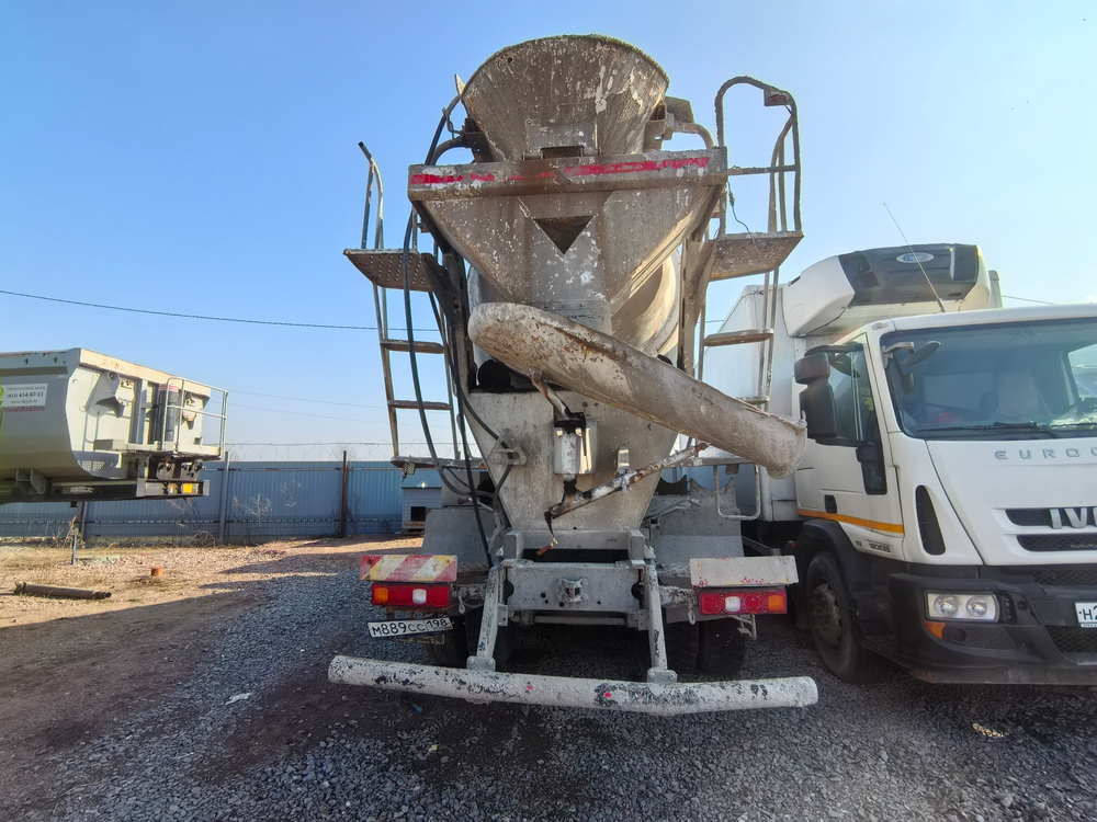 Shacman (Shaanxi) SX* 8x4 Автобетоносмеситель SX5318GJBDT326 (Дизельный, 11,6 л, 369 л.с., МТ)