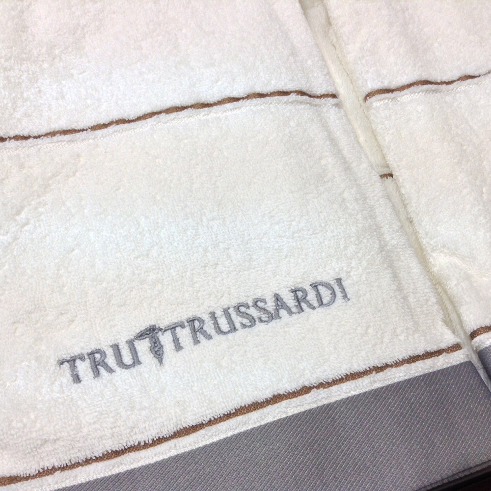Махровые полотенца Continent ваниль от Trussardi