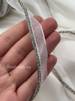 Кант на белой органзе со стразовым шнуром