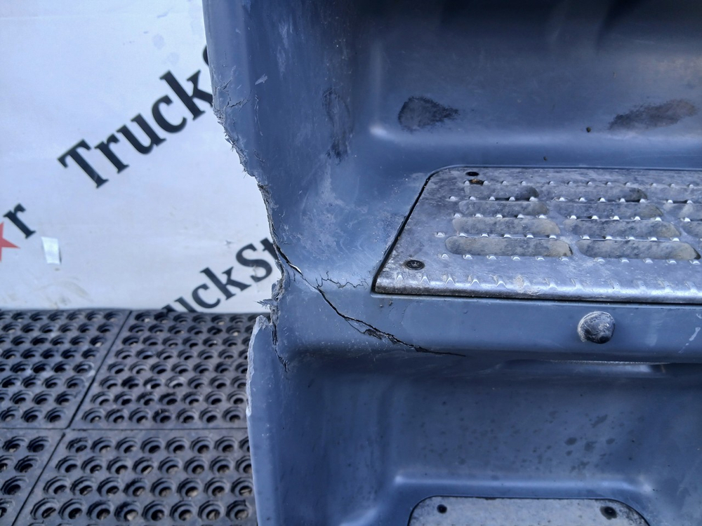 Корпус подножек левый