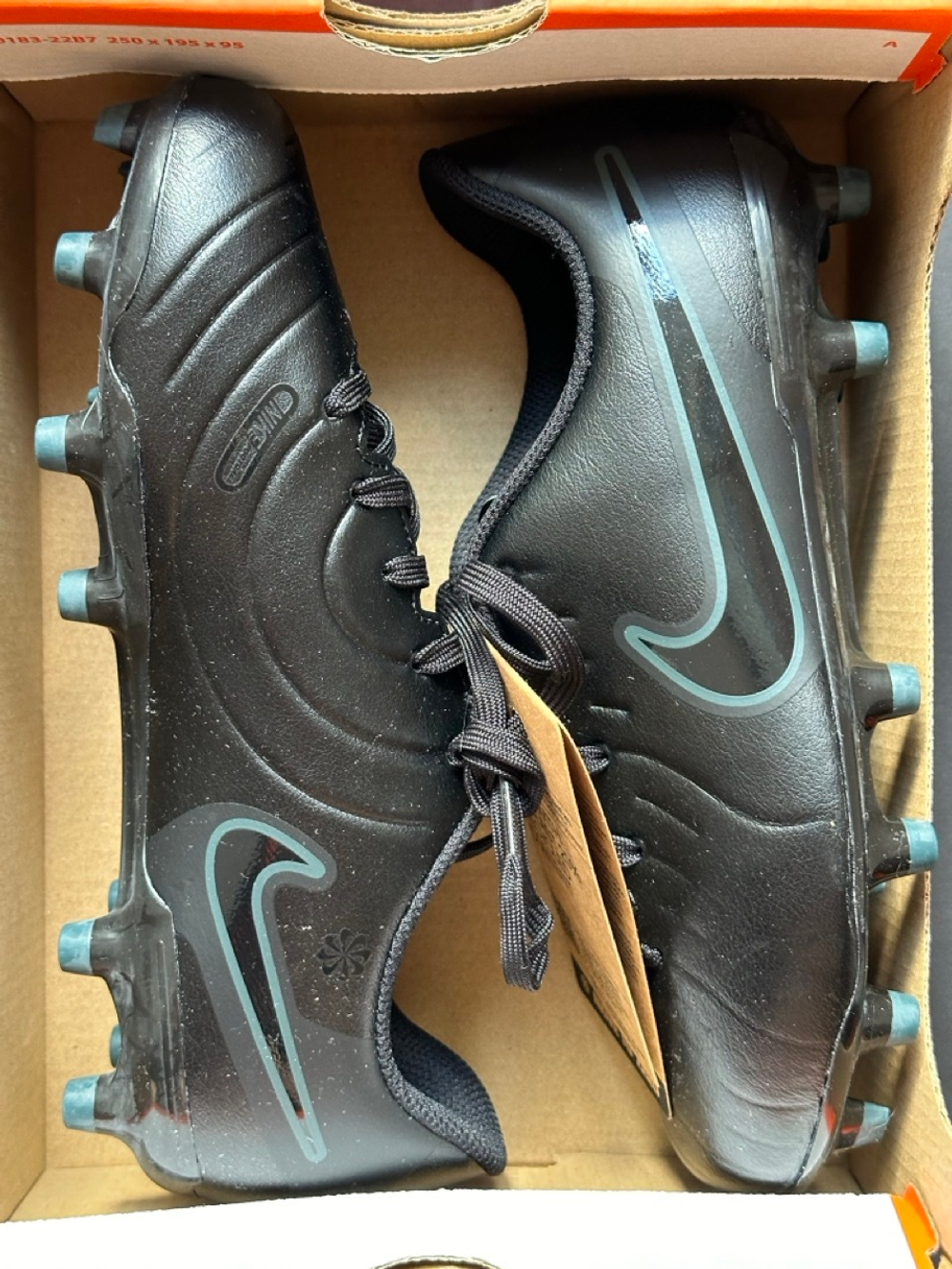 Бутсы Nike Tiempo Legend 10 Club FG/MG Junior - черный