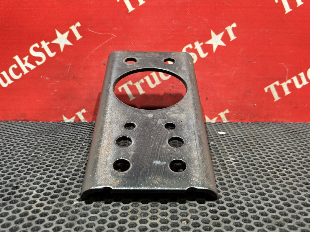 Кронштейн амортизатора заднего