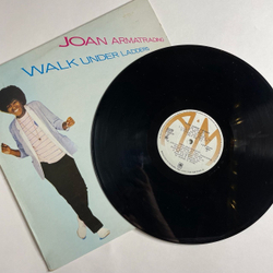 Винтажная виниловая пластинка LP Joan Armatrading Walk Under Ladders (Югославия 1982)