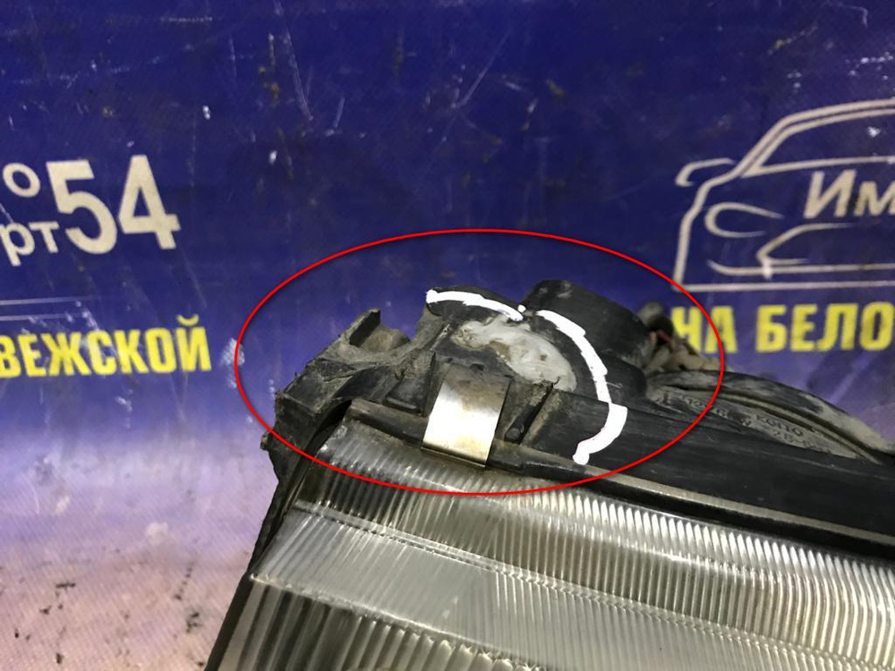 Фара передняя левая TOYOTA ESTIMA 1992