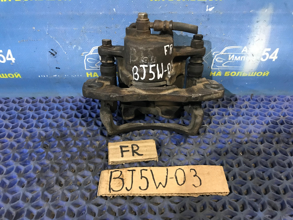 Суппорт тормозной передний правый MAZDA FAMILIA 2001