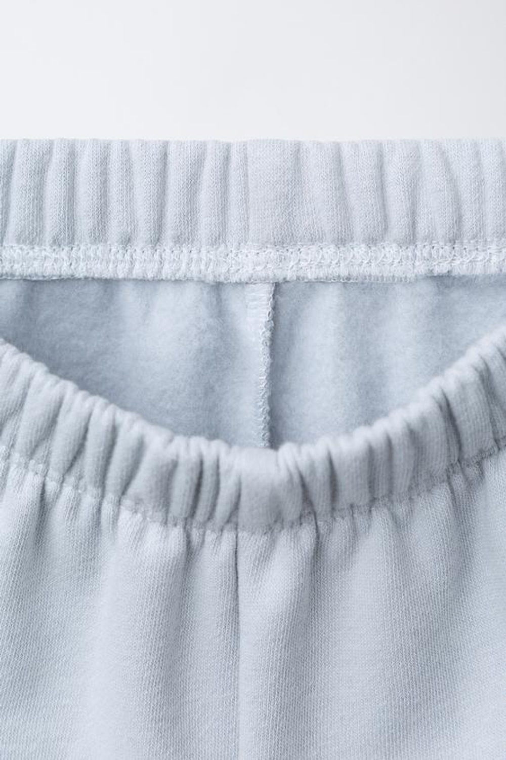 ZARA БАЗОВЫЙ КОМПЛЕКТ ИЗ ТОЛСТОВКИ И БРЮК-ДЖОГГЕРОВ, ПАСТЕЛЬНО-СИНИЙ