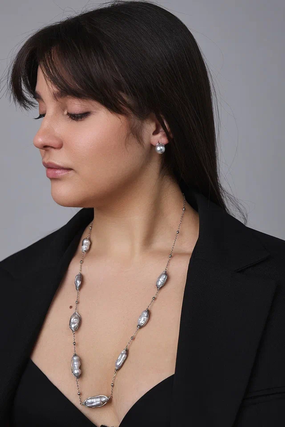 Серьги светло-серые жемчужины на замке скоба