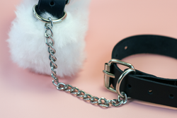 Лунный свет Наручники бейсик на цепи (белые)