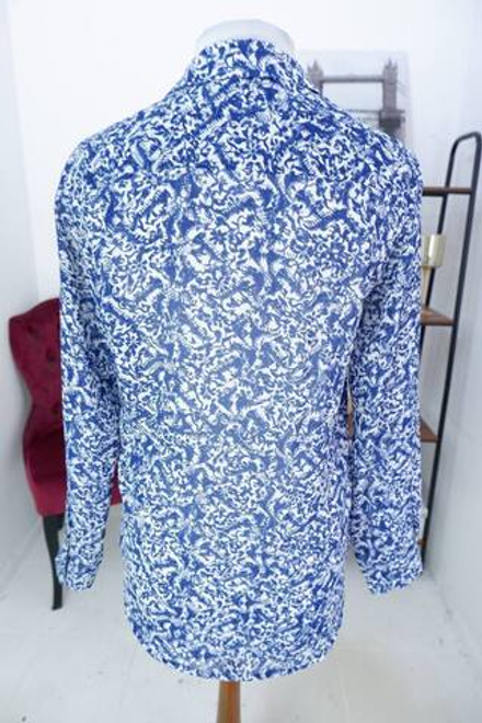 Блузка Mango стильной расцветки, маркировка XS, визуально на 42 размер