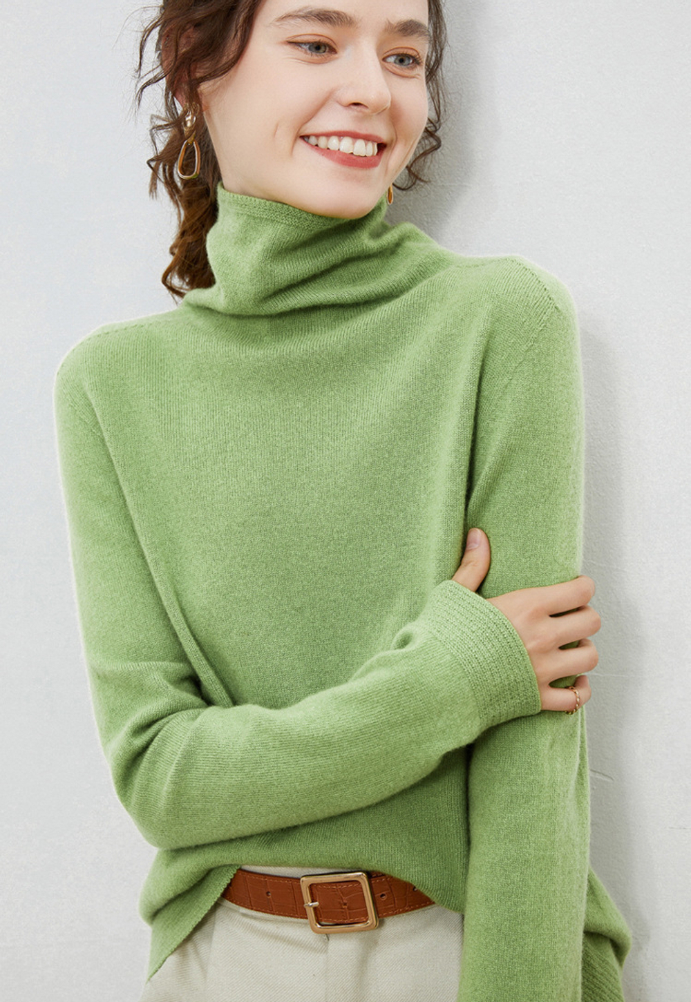 Бесшовный тонкий свитер (зелёный)