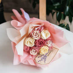 Шоколадный букет "Вкус Любви" из роз с вишней, подарок любимой, жене, маме, подруге, дочке на 8 марта.