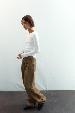 ZARA ФУТБОЛКА В РУБЧИК С ВЫРЕЗОМ «ЛОДОЧКА», БЕЛЫЙ