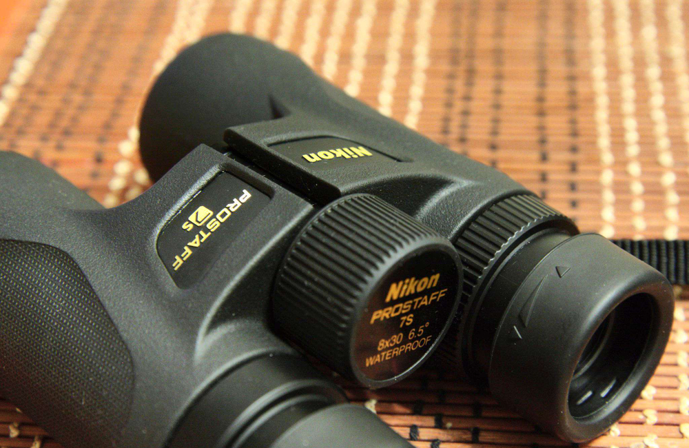 Бинокль Nikon PROSTAFF 7S 8x30