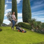 WORX WG779E.1 аккумуляторная газонокосилка (2 x 4 Ач, ЗУ)