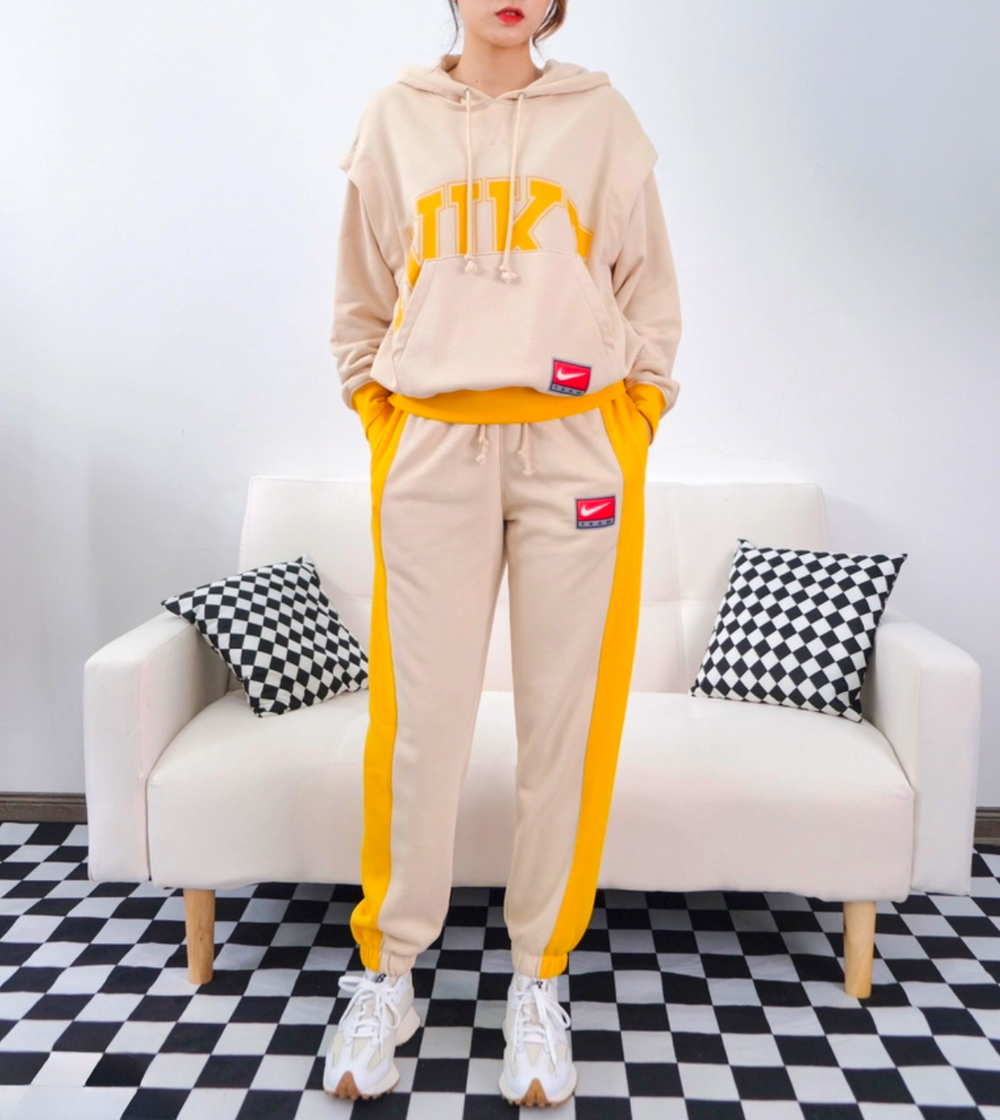 Костюм спортивный Nike Team (жен.), желт.