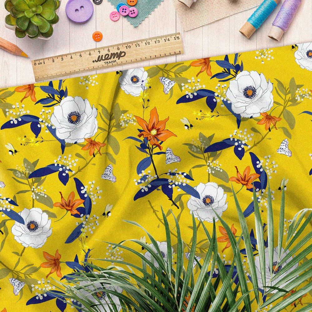 Ткань флис яркие цветы с синими листьями