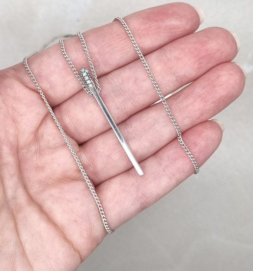 Победа света над мраком. Подвес с цепочкой