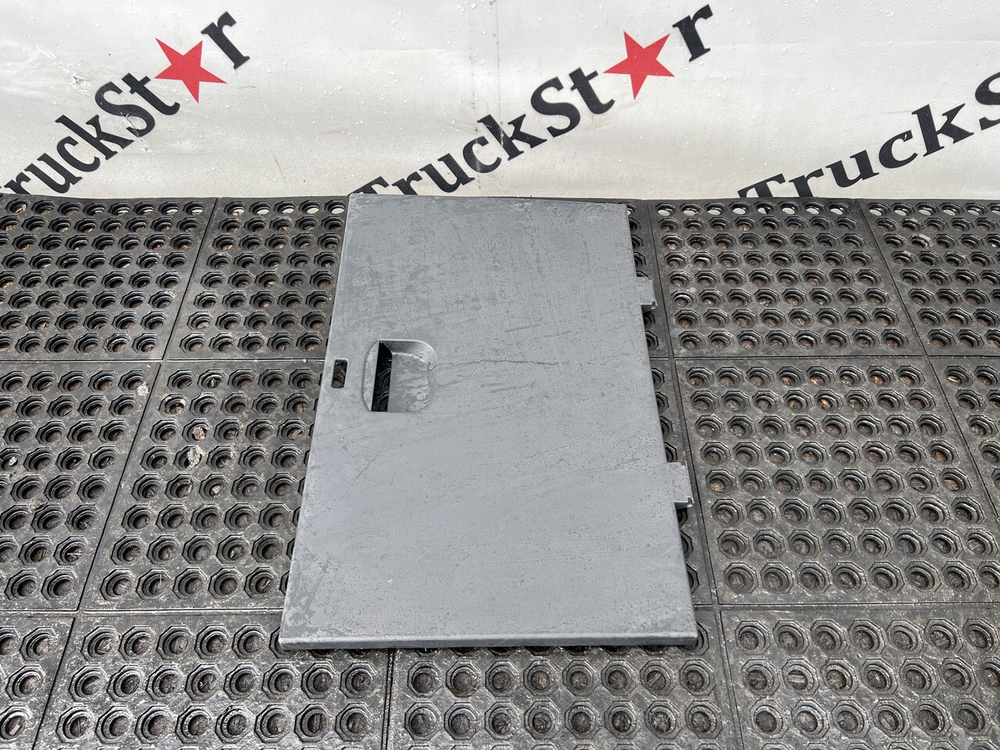 Крышка вещевого ящика 2023г