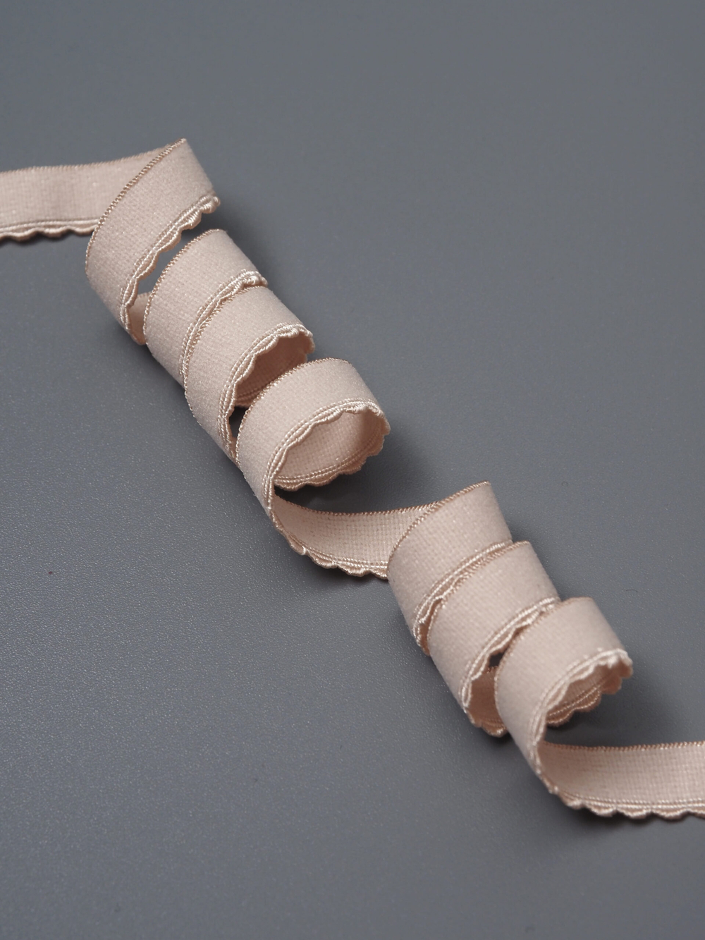 Резинка отделочная ажурная цвет серебристый пион ширина 10 мм с учетом фестона