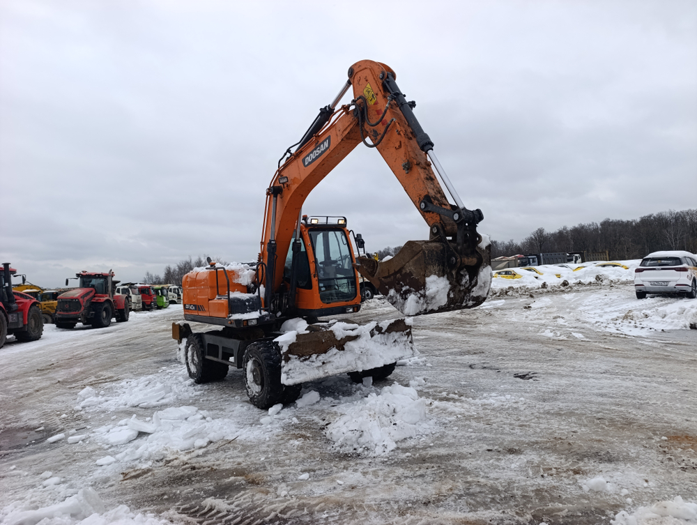Doosan DX140* Экскаватор колесный DX140W (Дизельный, 5,8 л, 135 л.с., АТ)