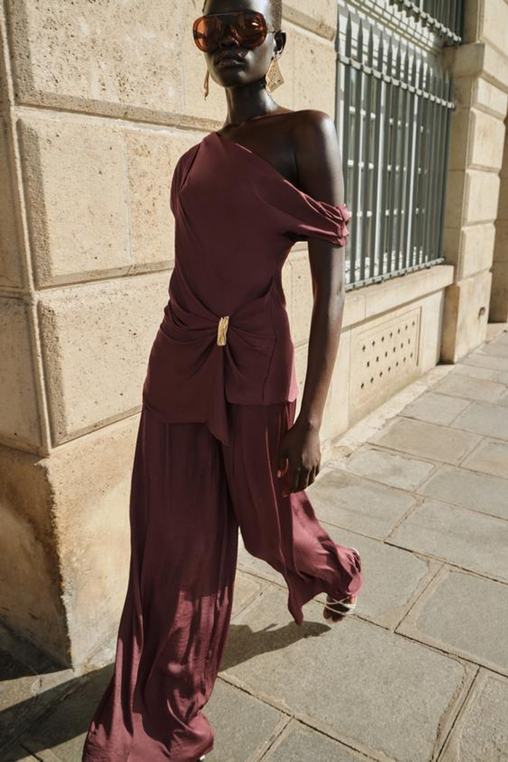 ZARA ШИРОКИЕ БРЮКИ С ЗАЩИПАМИ, БУРГУНДИ